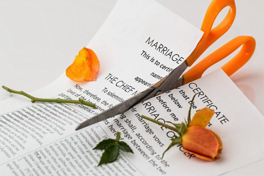 スキンシップの減少は熟年離婚にもつながる？