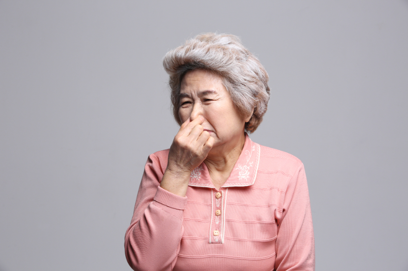 女性にも加齢臭？自分の臭いを知る方法から対策まで徹底解説